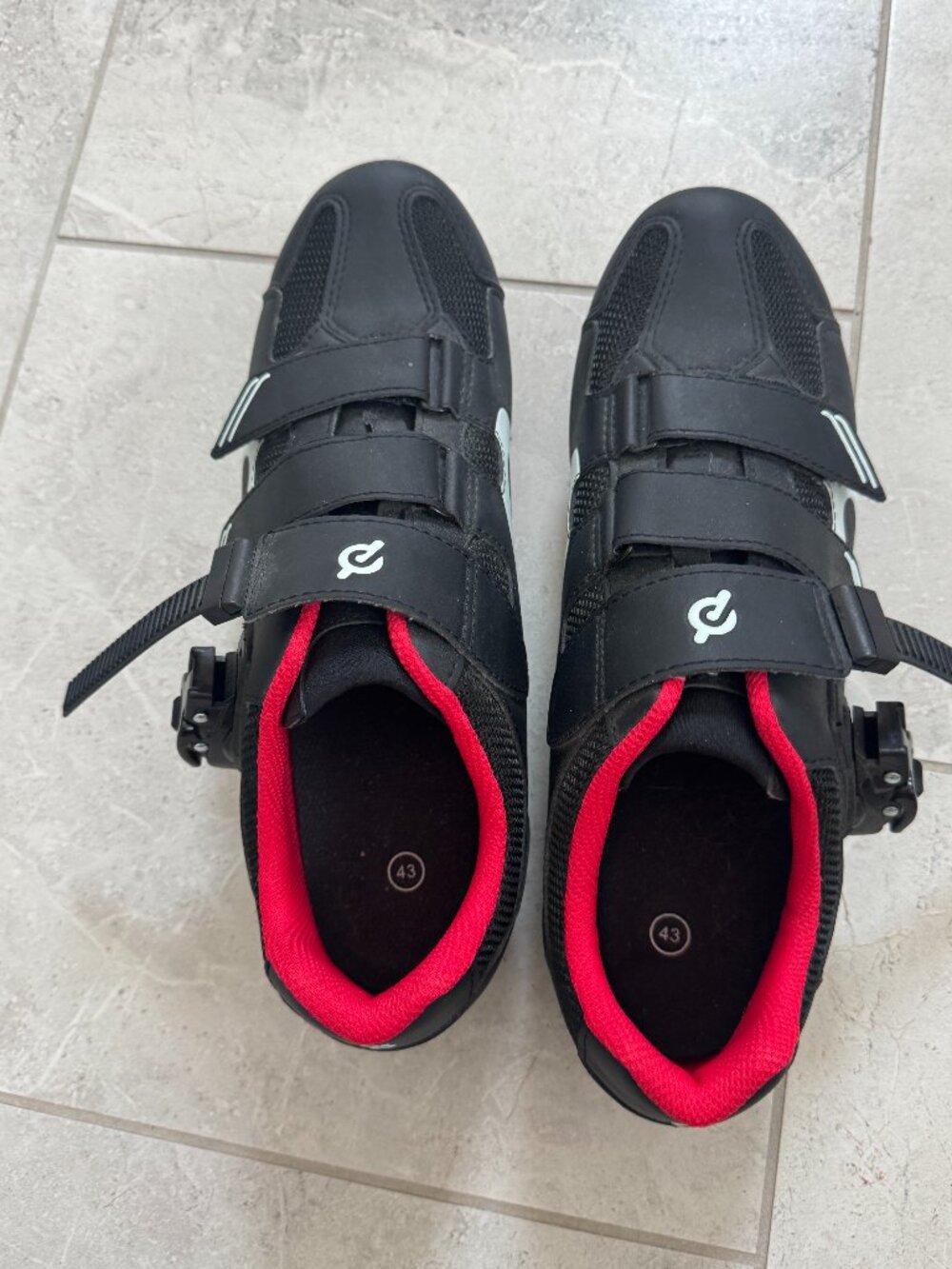 New (tried on) Peleton Men's Shoes Size 34